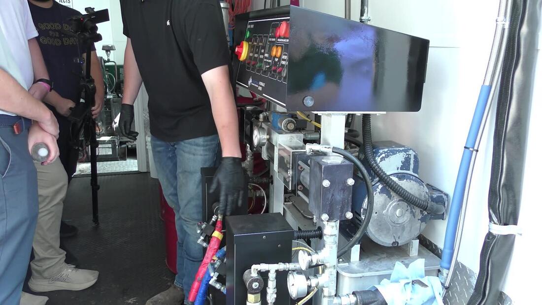Inside the rig aisle